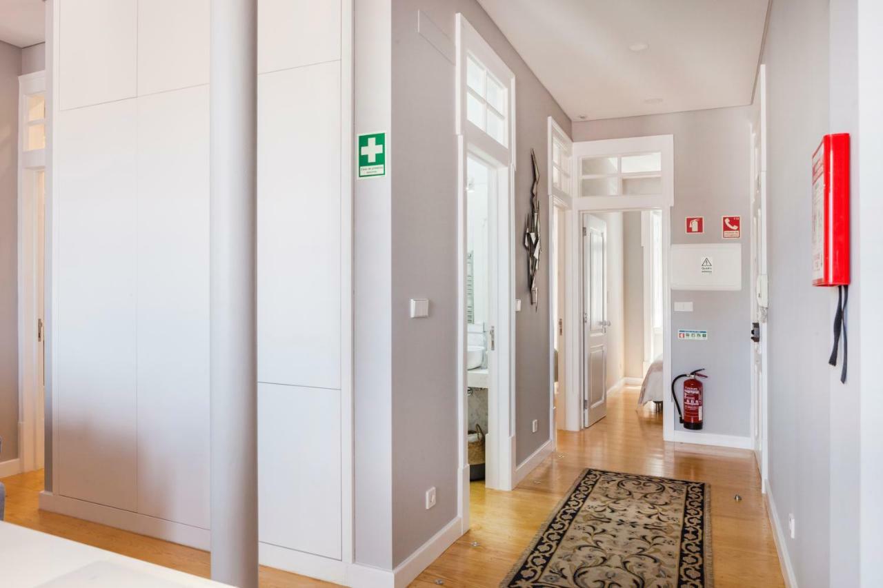 Breath-taking River & View Stunning 3 Bedrooms & 3 Bathrooms With Ac Alfama Castle District 1st Floor Apartamento *