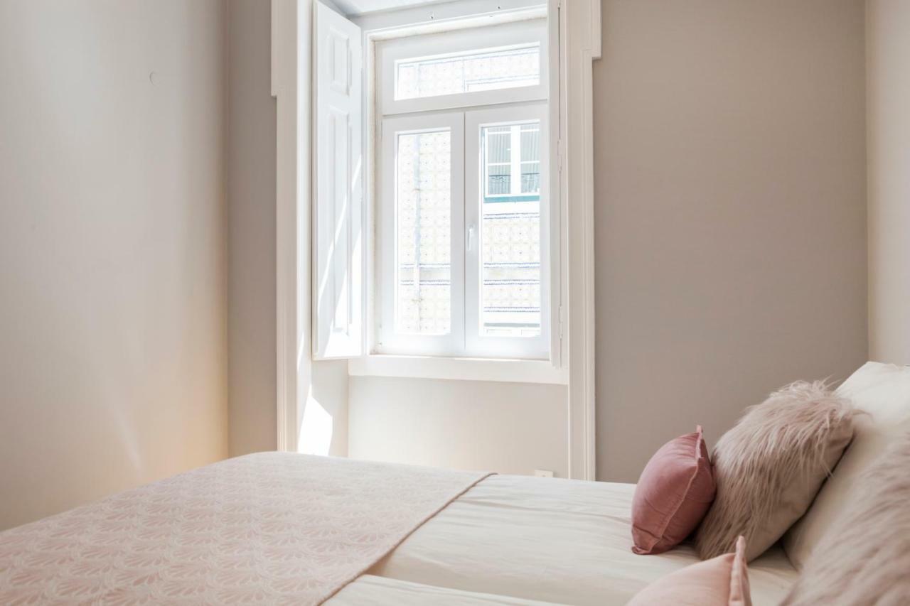 Breath-taking River & View Stunning 3 Bedrooms & 3 Bathrooms With Ac Alfama Castle District 1st Floor Lisboa