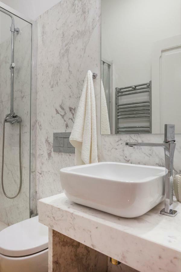 Breath-taking River & View Stunning 3 Bedrooms & 3 Bathrooms With Ac Alfama Castle District 1st Floor Lisboa