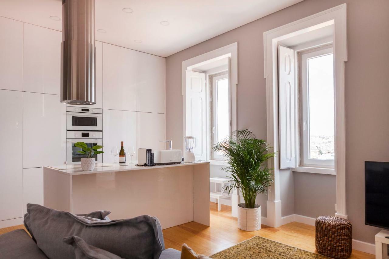 Breath-taking River & View Stunning 3 Bedrooms & 3 Bathrooms With Ac Alfama Castle District 1st Floor Apartamento