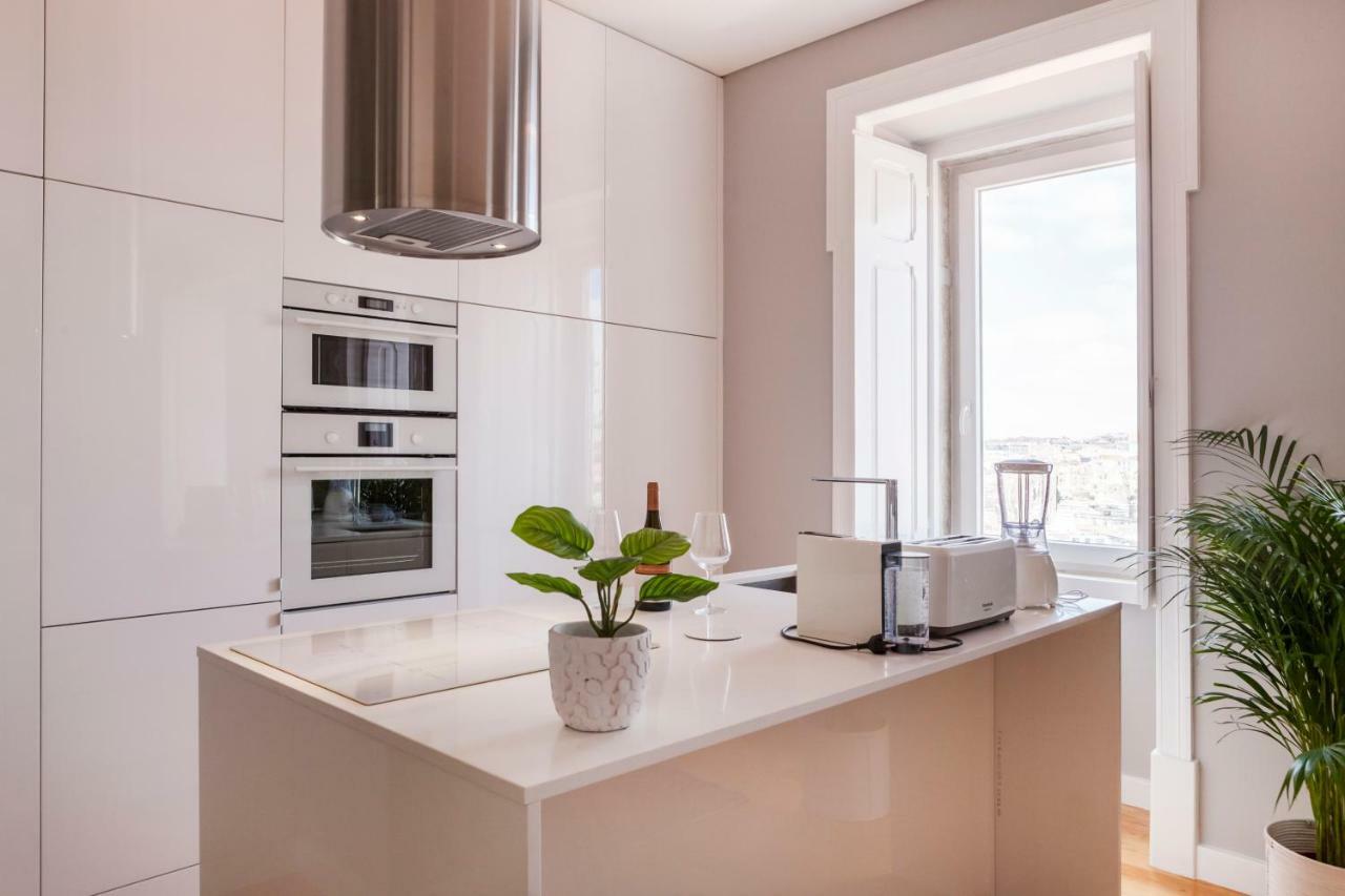 Breath-taking River & View Stunning 3 Bedrooms & 3 Bathrooms With Ac Alfama Castle District 1st Floor Lisboa