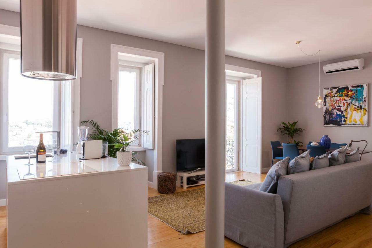 Breath-taking River & View Stunning 3 Bedrooms & 3 Bathrooms With Ac Alfama Castle District 1st Floor *